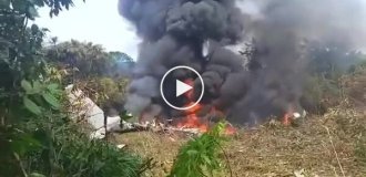 У Колумбії розбився військовий літак із сотнею солдатів на борту