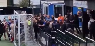 Британські футболісти побилися з уболівальниками (4 фото + 1 відео)
