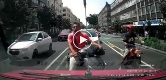 A scooter driver knocked out a car enthusiast