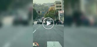 In California, a gang of blacks on motorcycles robbed a security company's car right at a traffic light.