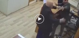 В Турции пенсионер напал на сотрудника администрации