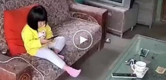 Телефон взорвался у девочки в Китае прямо во время зарядки