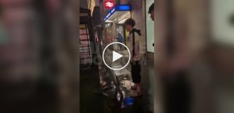 У Лондоні перехожий затримав чоловіка, який пристав до дівчинки