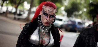 Mexican "vampire" calls not to follow her example (7 photos)