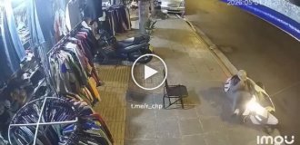 Нервная вьетнамская девушка
