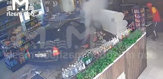 In Russia, a car flew into a gas station building (3 photos + 1 video)