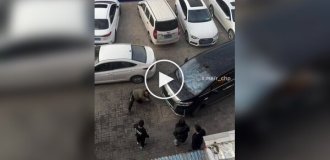 Китаец бился головой о машину до потери сознания