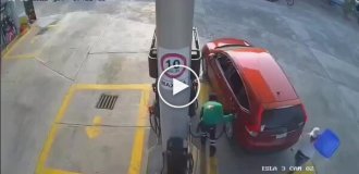 Armed robbers stole a family's car right away At a gas station in Mexico