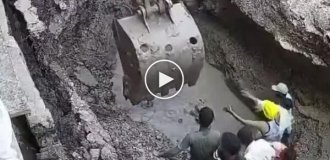 В Индии рабочий погиб под завалом грунта