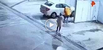 Оползень обрушился на автомойку в Турции