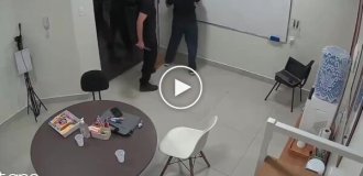 Подросток напал на преподавателя прямо во время занятия
