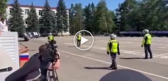 A company car collapsed on a traffic police officer during demonstration performances in the Moscow region