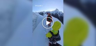 Турист упал с горы в Китае