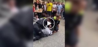Three professional German police try to overpower a migrant