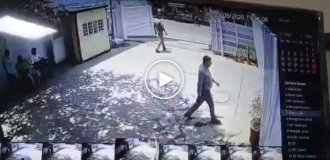 Вооруженный луком мужчина напал на сотрудника CBI
