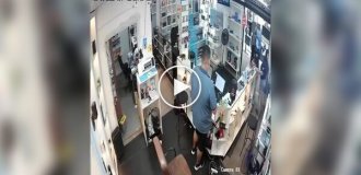 Tragedy in the Philippines: shop owner accidentally shoots his wife