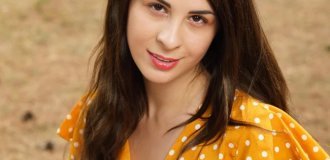 Alice на лісовій галявині
