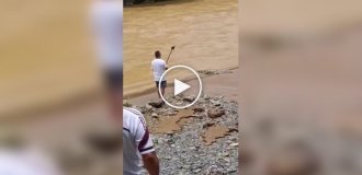 A man with an axe tried to attack a crocodile