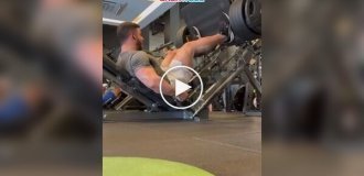 В Бразилии бодибилдер получил тяжелую травму на тренировке