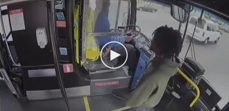 A black genius attacked the driver of a moving bus because he asked him to pay for the fare