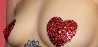 Glitter Boobs - новая модный тренд у девушек