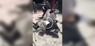 На горнолыжном курорте лыжники устроили драку