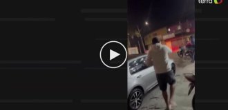 В Бразилии полицейский автомобиль во время погони сбил мотоциклиста и врезался в стену здания