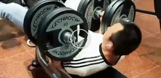 Жим лежа закончился опасным моментом