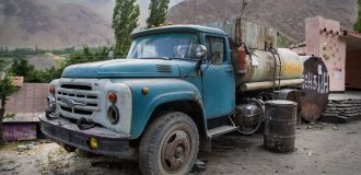 Hard gas stations in Tajikistan (7 photos)