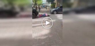 A girl lost her balance on an electric scooter after seeing a car
