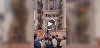 Невідомий чоловік помочився на вівтар сповіді у ватиканському соборі Святого Петра