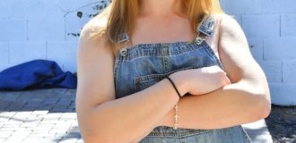 Nicoleta by the pool