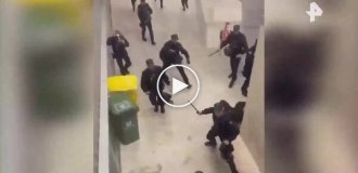 Полиция жестко расправилась с буйными футбольными фанатами в Испании