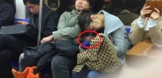 The big Japanese problem of sniffers on the train (5 photos)