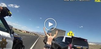 Встреча полуголого бородача с американскими полицейскими