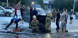 In Russia, a BMW X5 crashed into parked cars at full speed (6 photos + 3 videos)