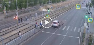 Uncertain crossing of the road at a prohibitory traffic light