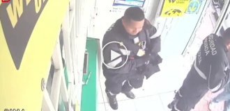 В Боготе вооруженные грабители за полминуты ограбили двух охранников инкассаторской машины