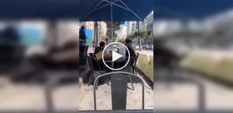 В Лос-Анджелесе курьер без тормозов влетел на летнюю террасу