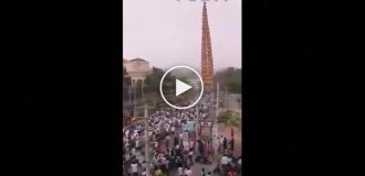 Индийские паломники не довезли башни-колесницы
