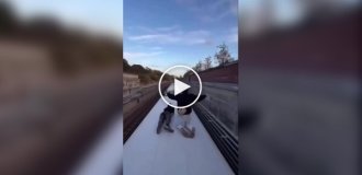 Накатався і спить