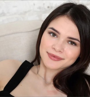 Kinsley - Girl of the Day
