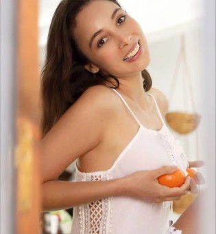 Brunette Calypso on Kitchen