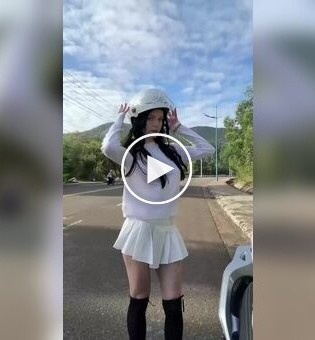 А рот рефлекторно открывается