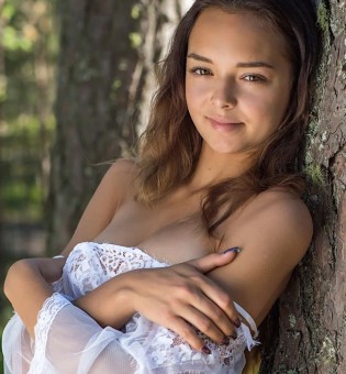 Слава - Девушка Дня