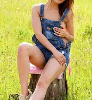 Моника - Девушка Дня