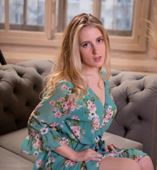 Lily Poison в домашней обстановке