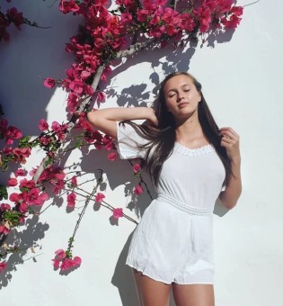 Стейсі Круз - Дівчина Дня