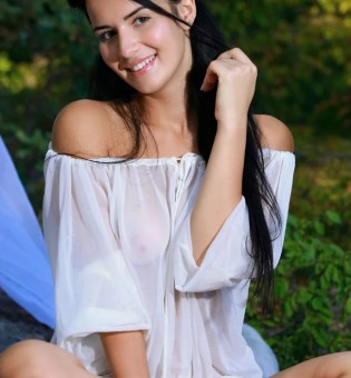 Загорелая красавица Лола Маррон