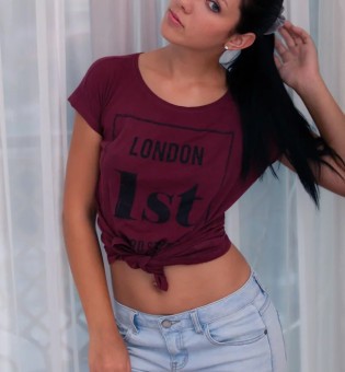 Sporty brunette Gabi